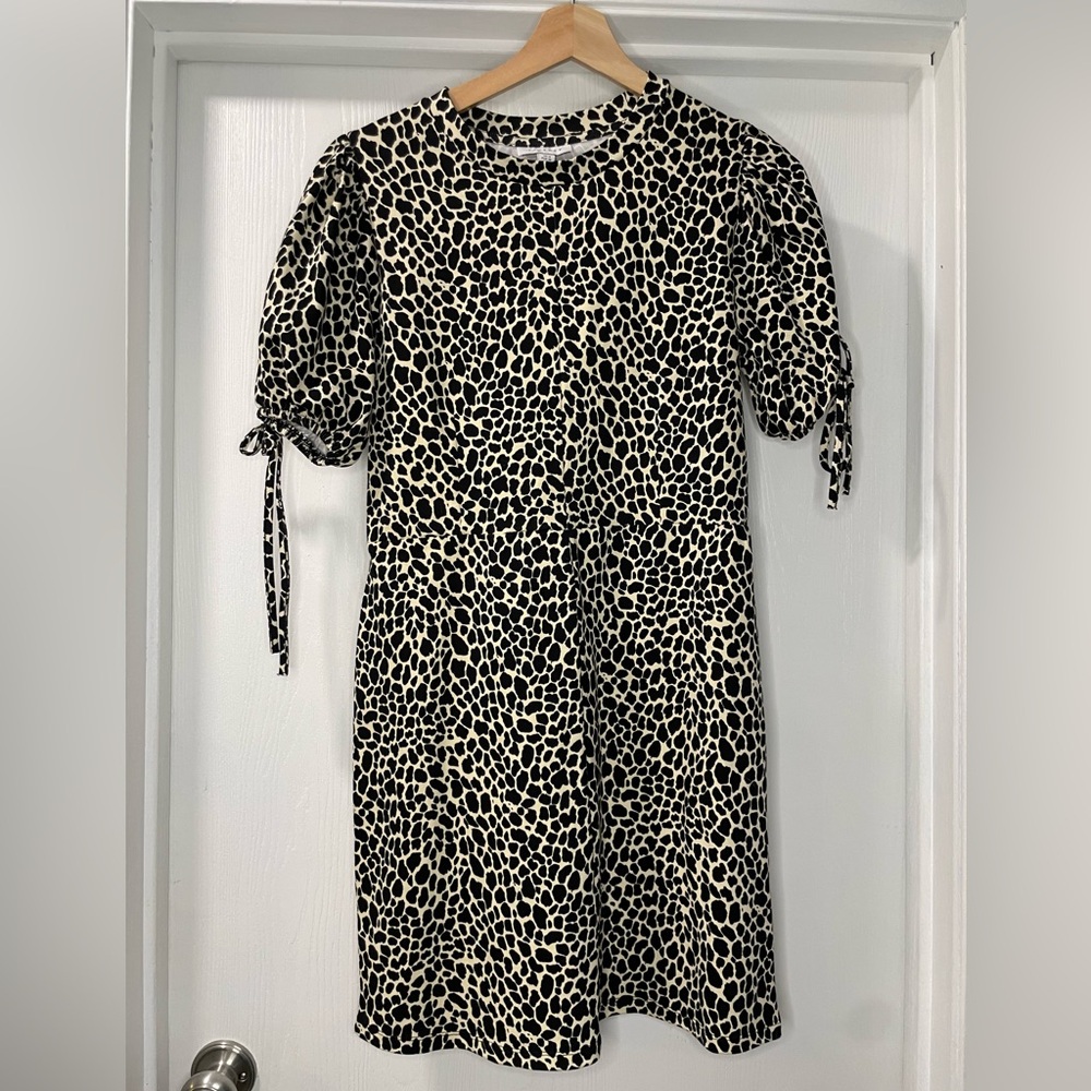 Top Shop NWT Short Sleeve Dress w/ Polka Dots and Tie Bubble Sleeves. Size 6